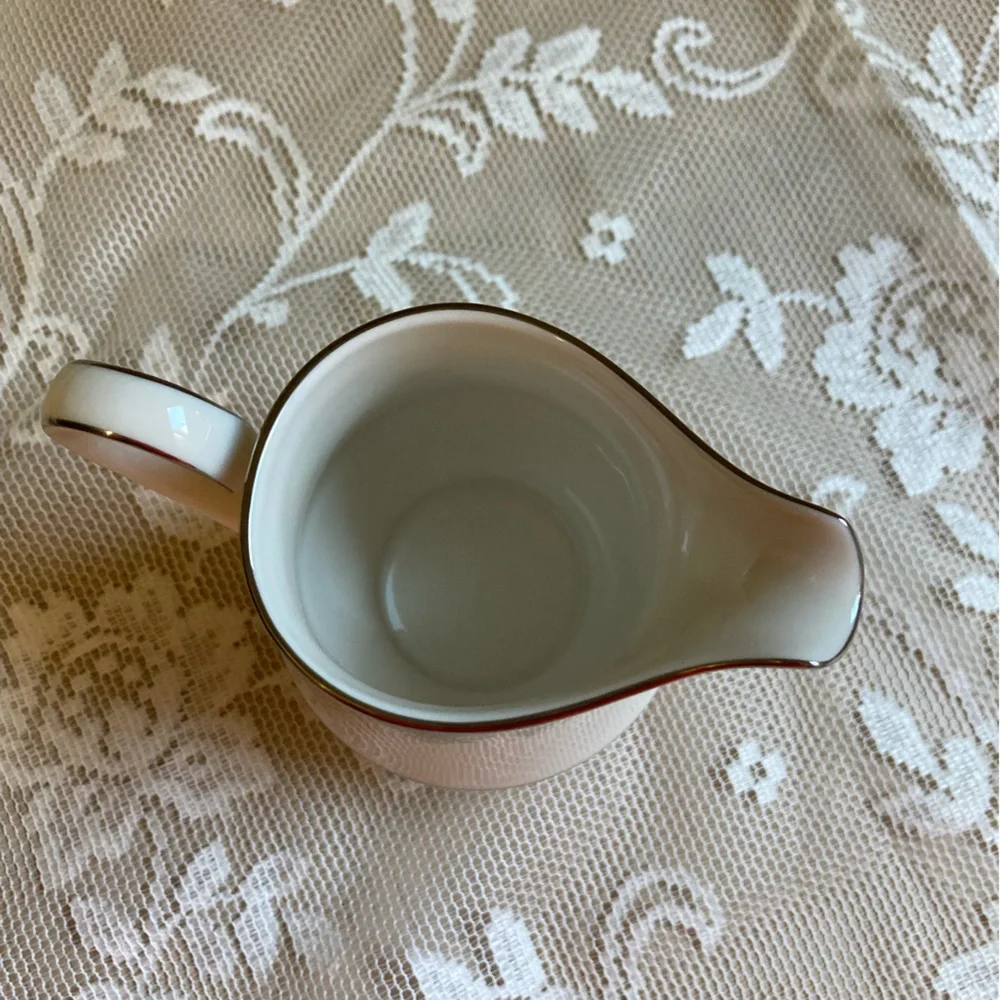 Carico Fine China, Tivoli Pattern, Creamer, 7954